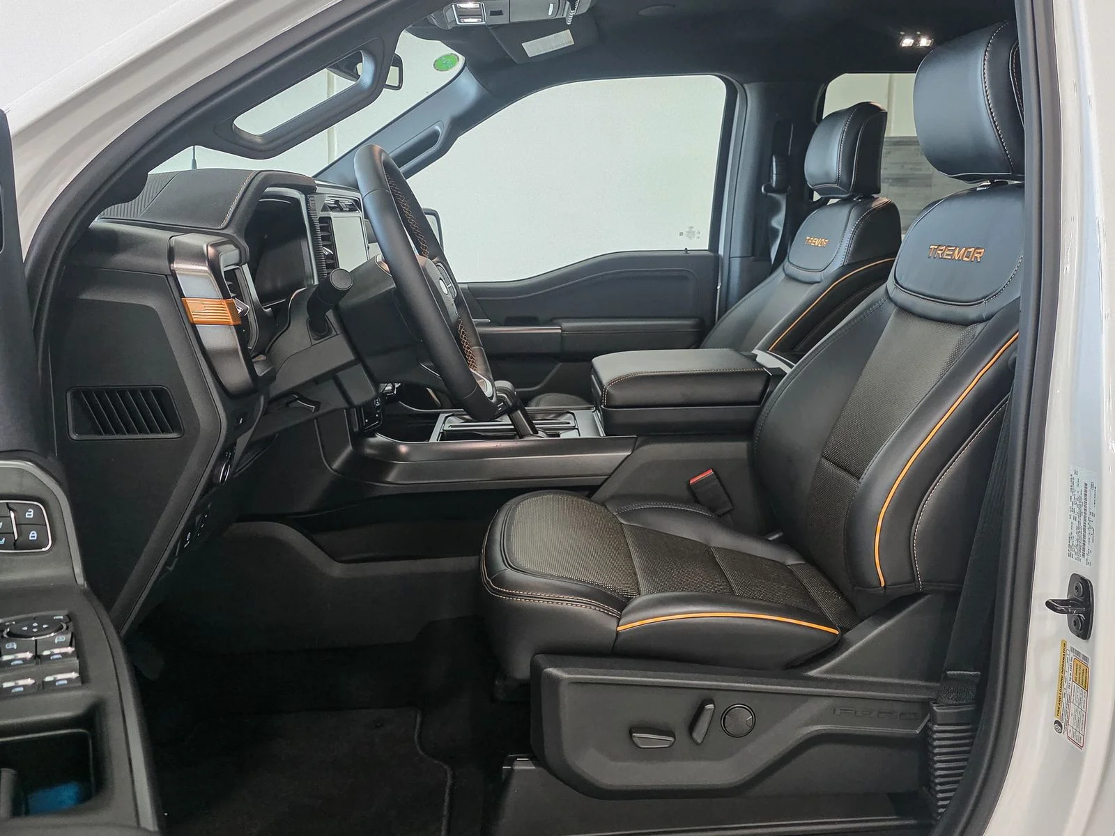 New 2025 Oxford White Ford Tremor® image 20