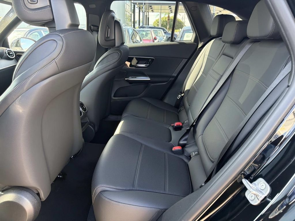 New 2027 Black Mercedes-Benz GLC 300 image 6