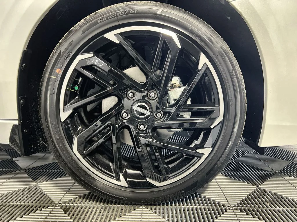 New 2026 White Nissan SR image 18
