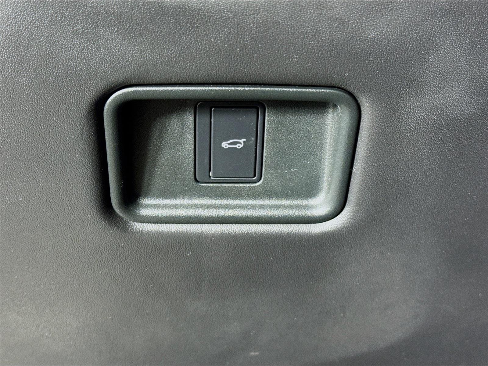 Used 2023 Charente Gray Premium Metallic Land Rover SE image 10