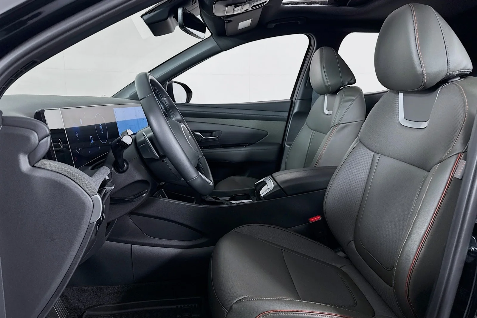 Used 2025 Phantom Black Hyundai Limited image 18