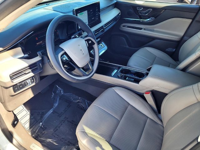Used 2024 White Lincoln Premiere image 10