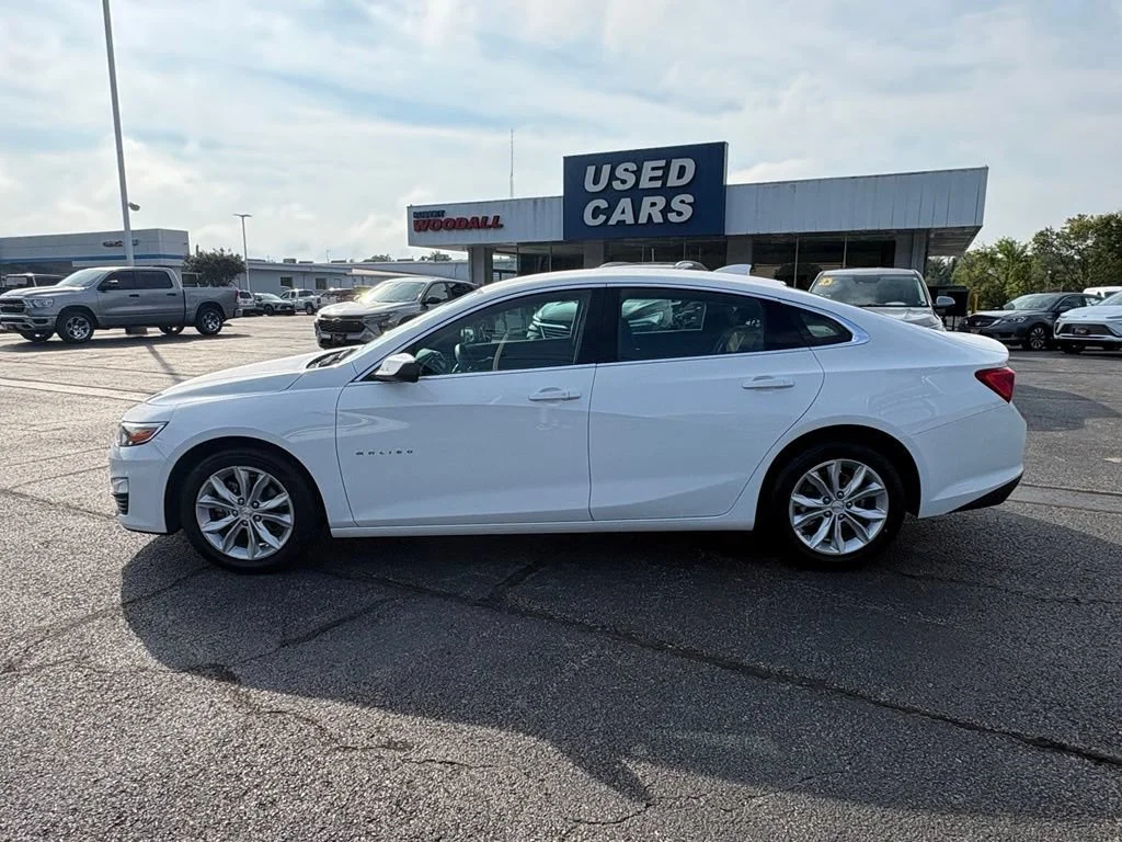Used 2025 Summit White Chevrolet 1LT image 3