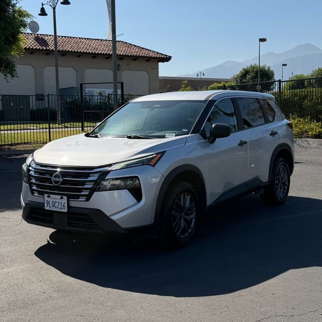 Used 2024 Silver Nissan S image 4