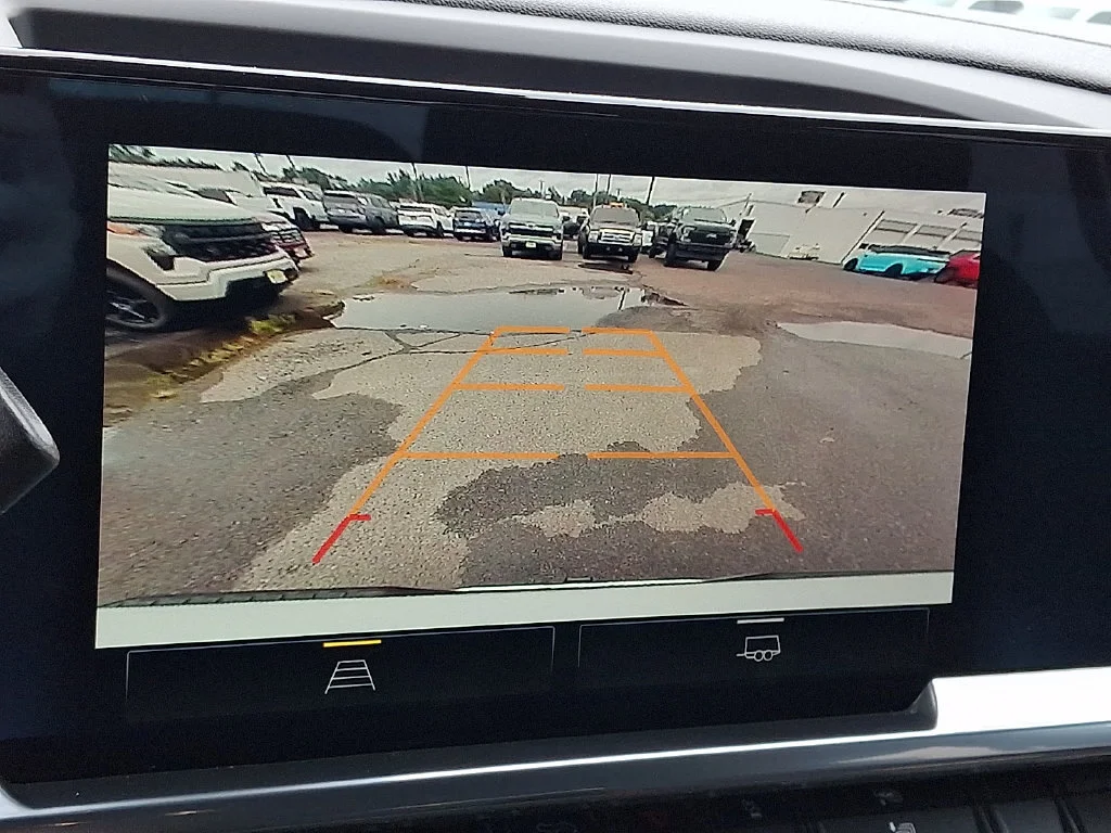 Used 2024 Summit White Chevrolet LT image 25