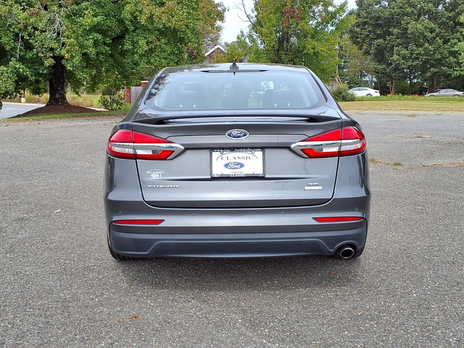 Used 2020 Magnetic Metallic Ford SE image 10