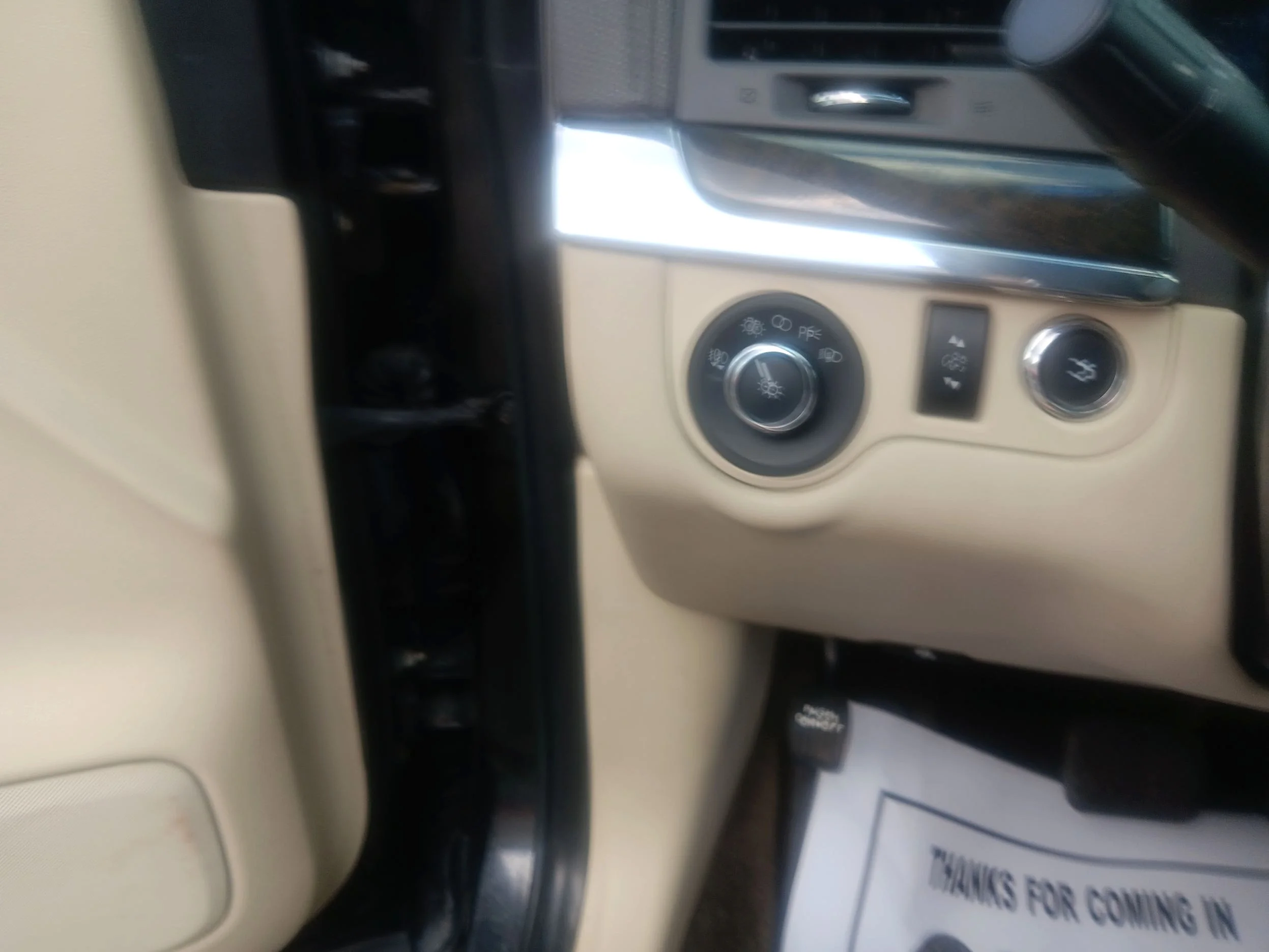 Used 2014 Black Lincoln base image 16