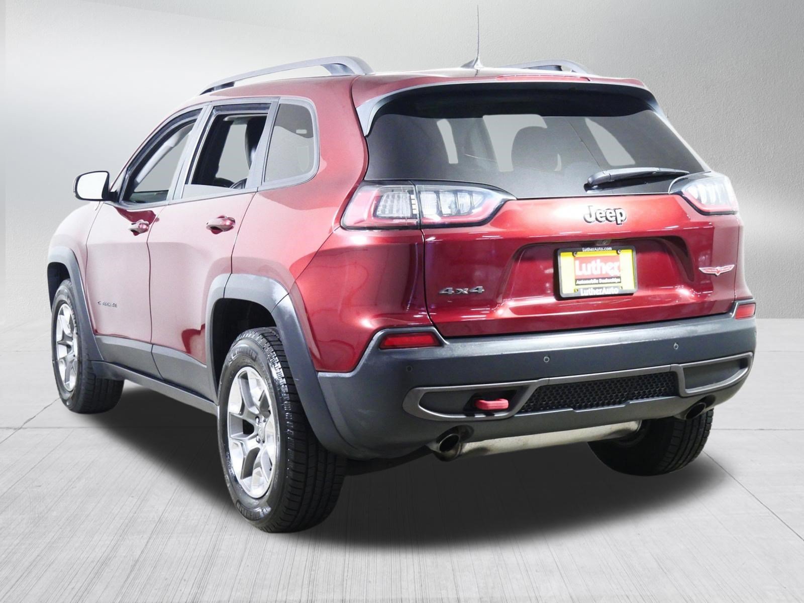 Used 2019 Velvet Red Pearlcoat Jeep Trailhawk image 5