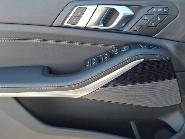 Used 2026 Skyscraper Grey Metallic BMW xDrive40i image 10