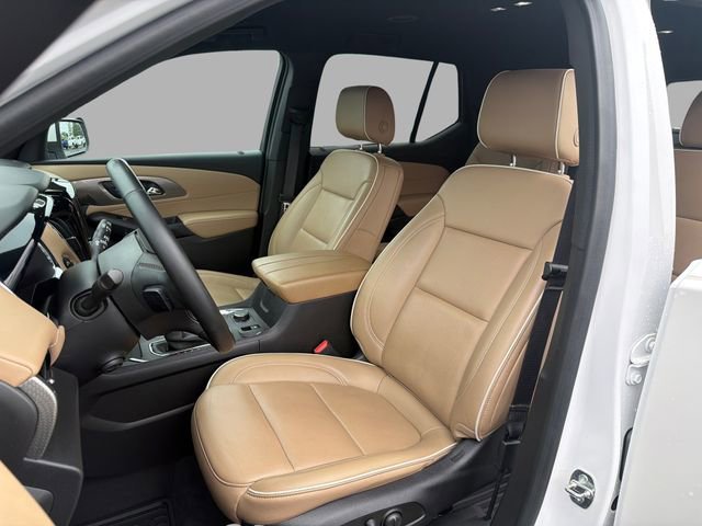 Used 2023 Iridescent Pearl Tricoat Chevrolet Premier image 17