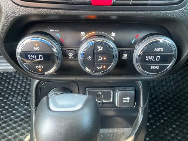 Used 2016 Black Jeep Latitude image 19