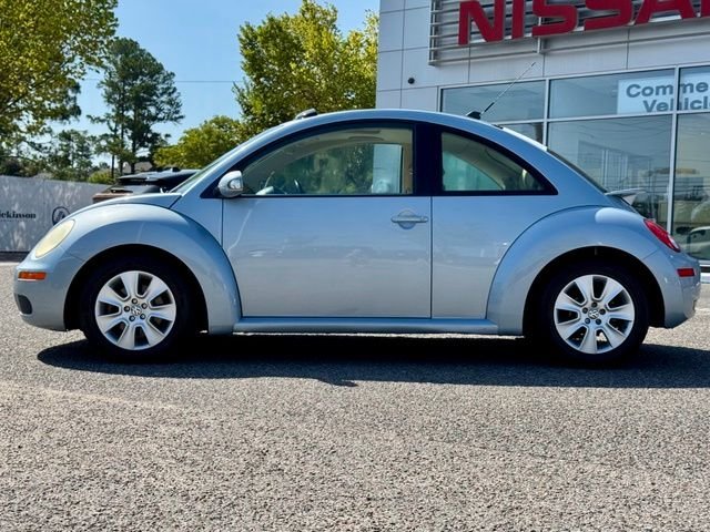Used 2010 Heaven Blue Metallic Volkswagen 2.5L image 4