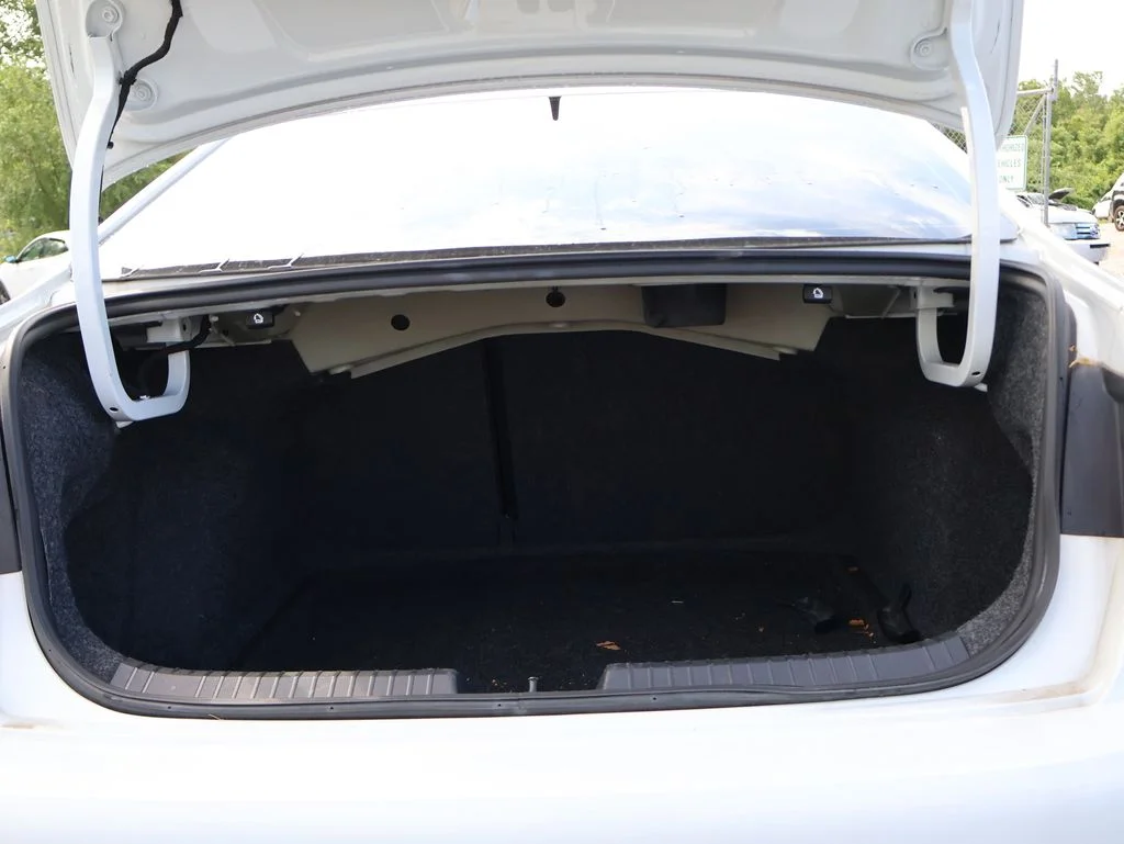 Used 2023 White Volkswagen 1.5T Sport image 19