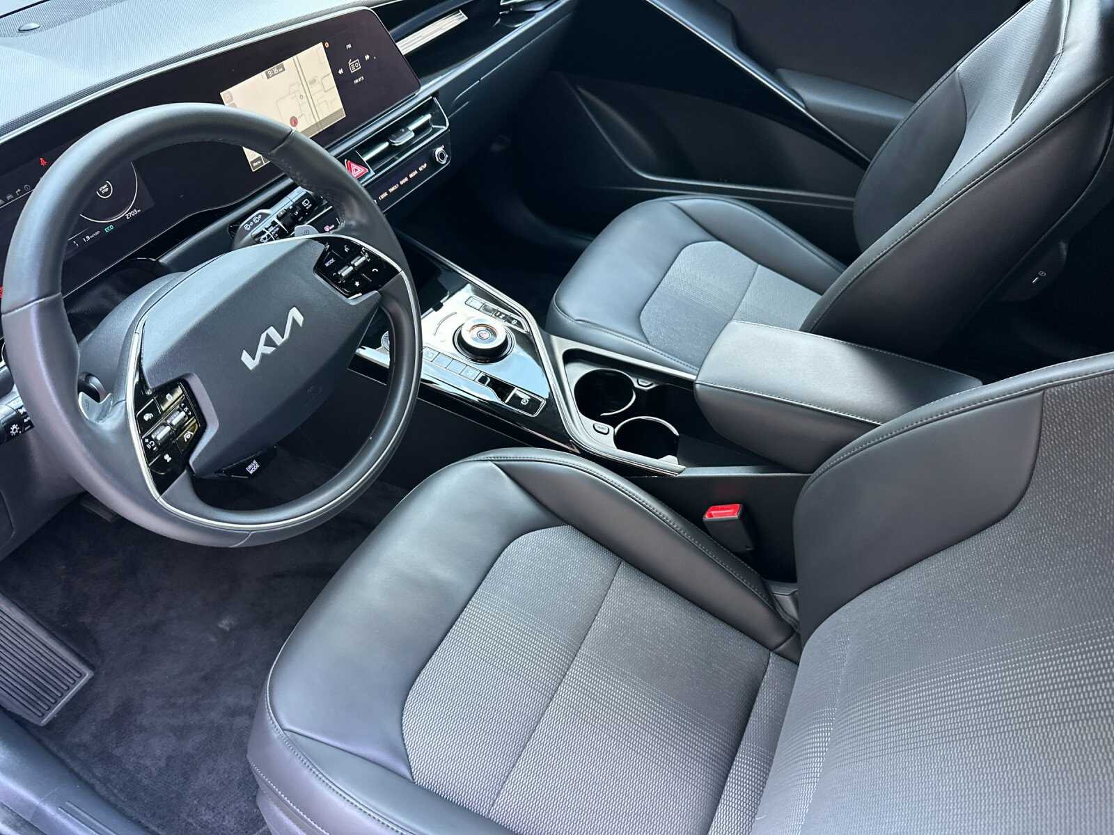Used 2025 Green Kia Wind 4D Sport Utility image 10