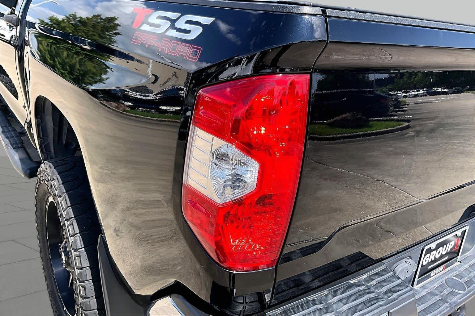 Used 2021 Midnight Black Metallic Toyota SR5 image 27