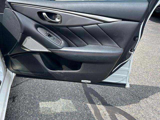 Used 2019 White INFINITI Red Sport 400 image 16
