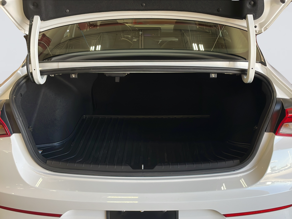 Used 2023 White Kia GT-Line image 35
