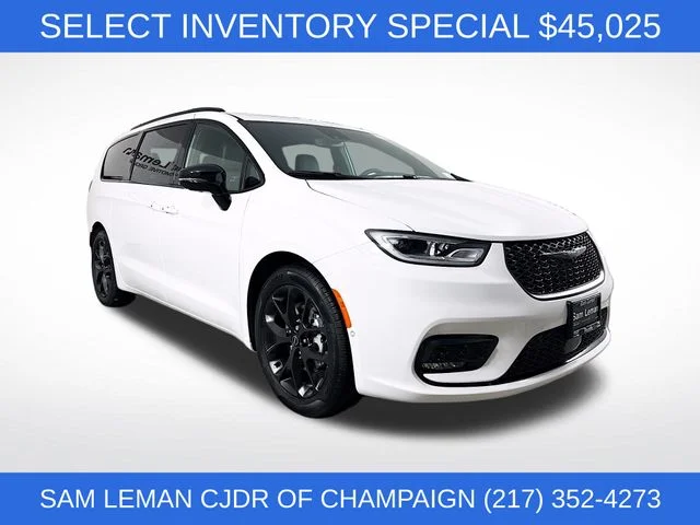 2026 Chrysler Pacifica Limited's photo