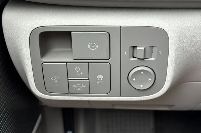 Used 2024 Black Hyundai SEL image 30