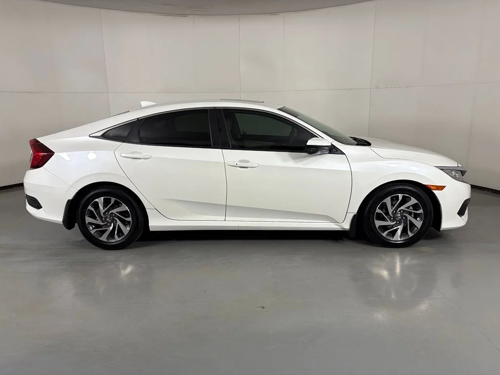Used 2018  Honda EX image 9