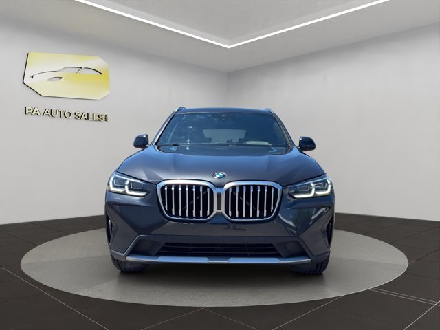 Used 2022 Dark Graphite Metallic BMW xDrive30i image 2