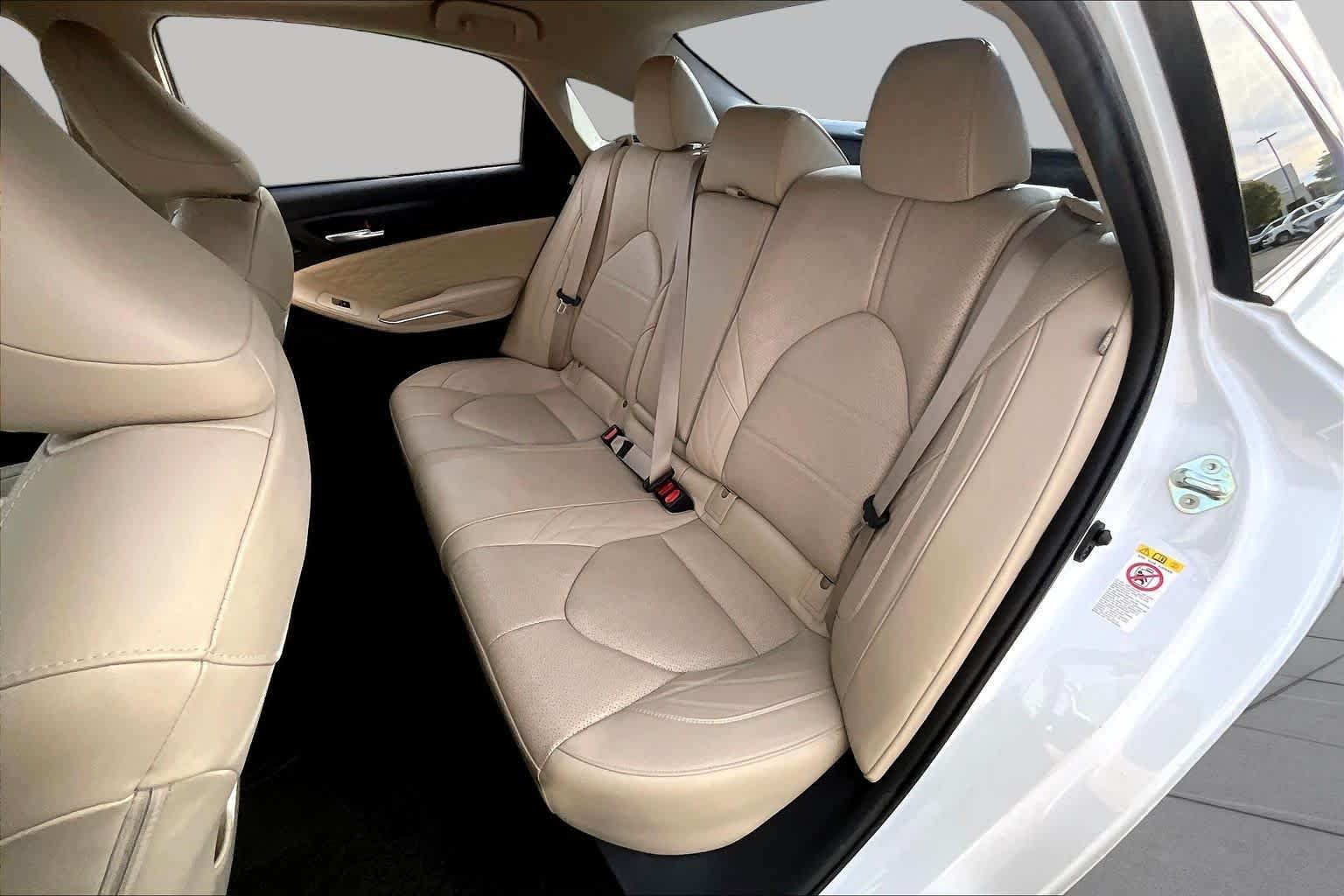 Used 2019 Wind Chill Pearl Toyota Limited image 17