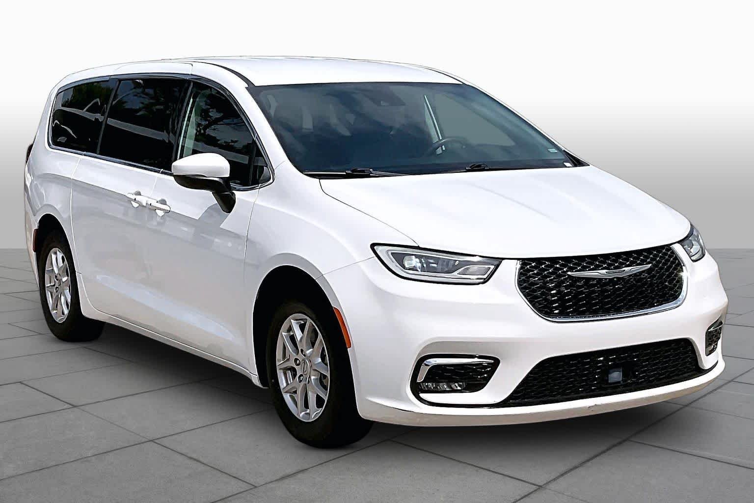 Used 2023 Bright White Clearcoat Chrysler Touring L image 5