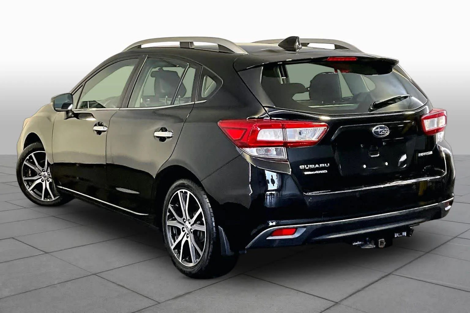 Used 2019 Crystal Black Silica Subaru Limited image 12