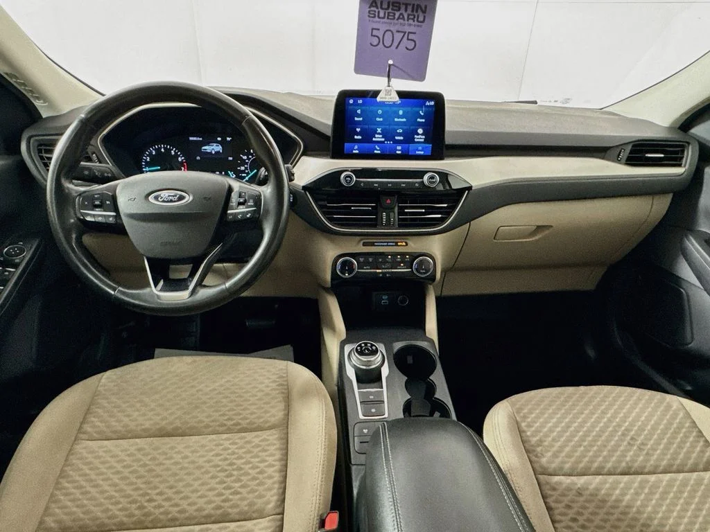 Used 2022 Black Ford SE image 26