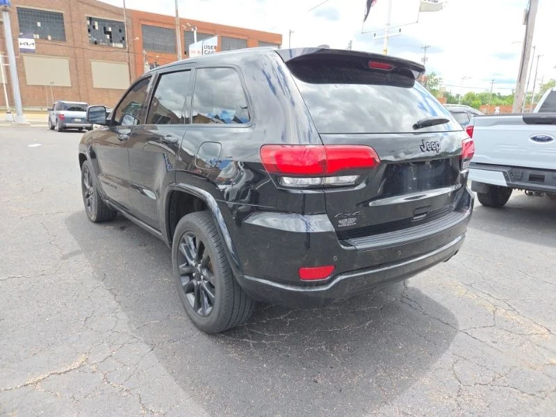Used 2020 Black Jeep Altitude image 5