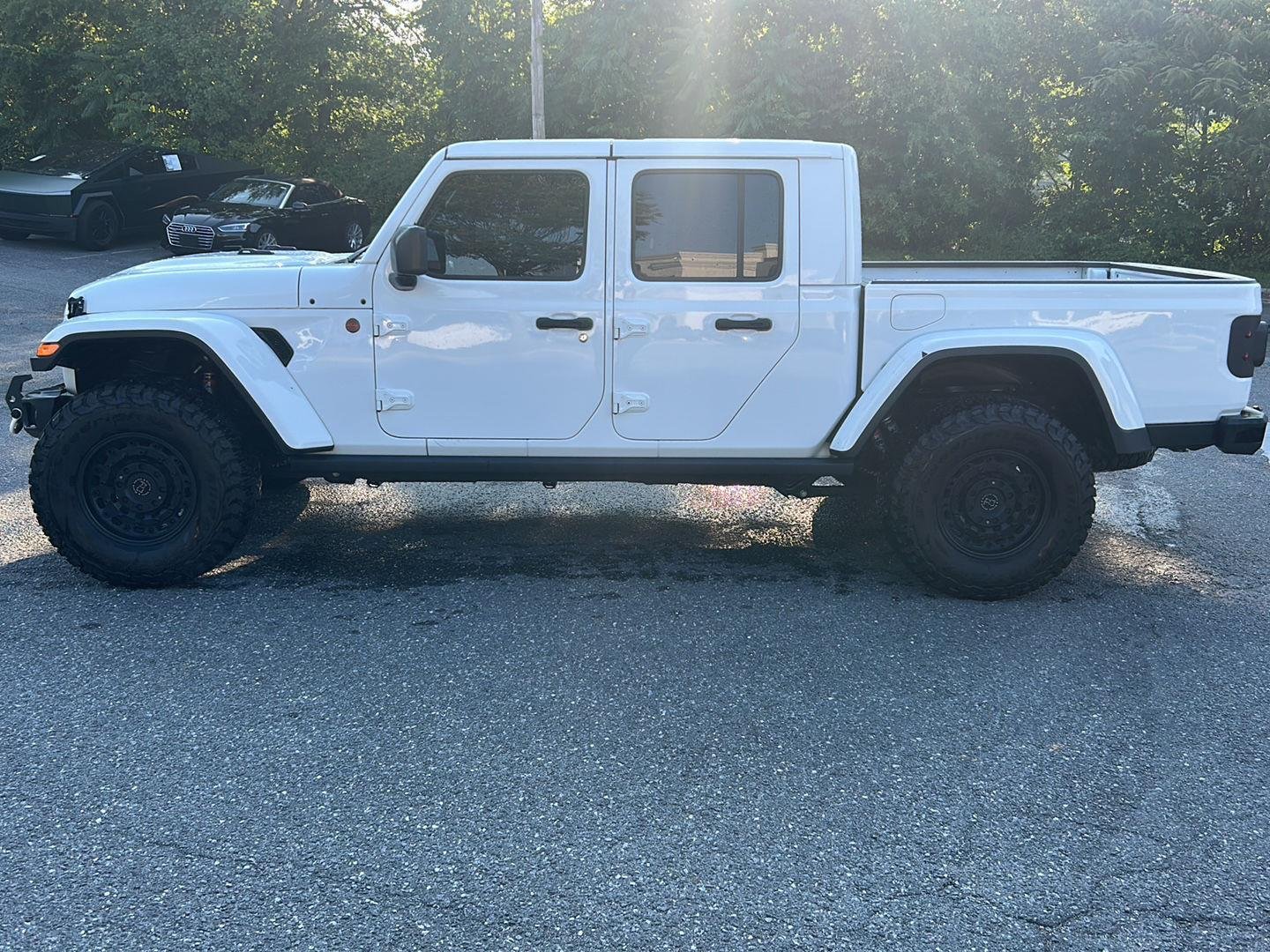 Used 2021 Bright White Clearcoat Jeep Mojave image 2