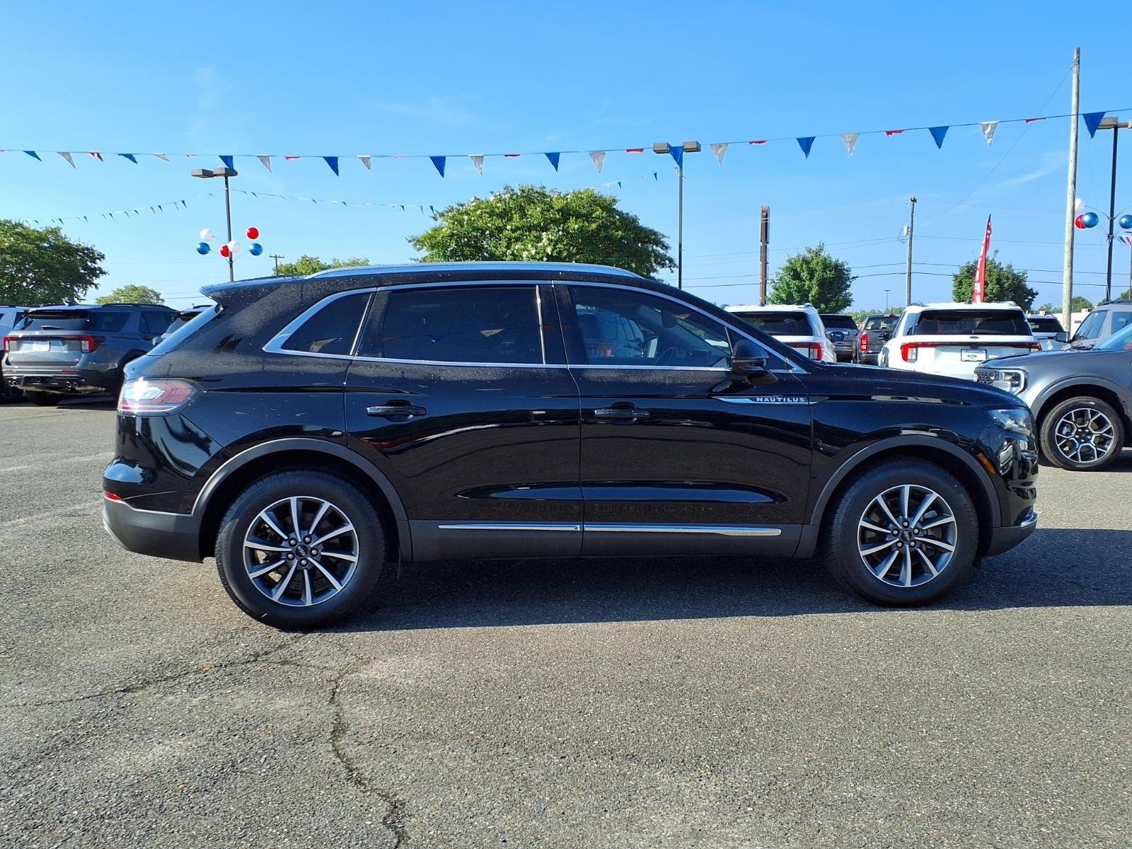 Used 2022 Infinite Black Metallic Clearcoat Lincoln Standard image 10