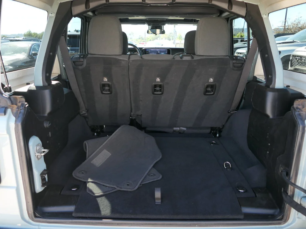 Used 2024 Earl Clearcoat Jeep Rubicon image 23