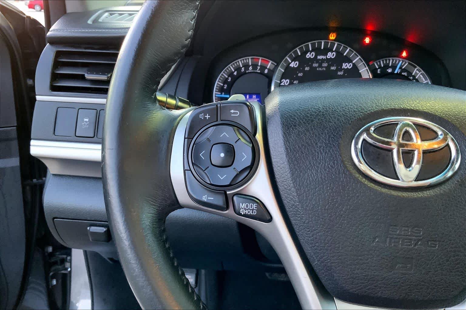 Used 2014 Magnetic Gray Metallic Toyota SE image 20