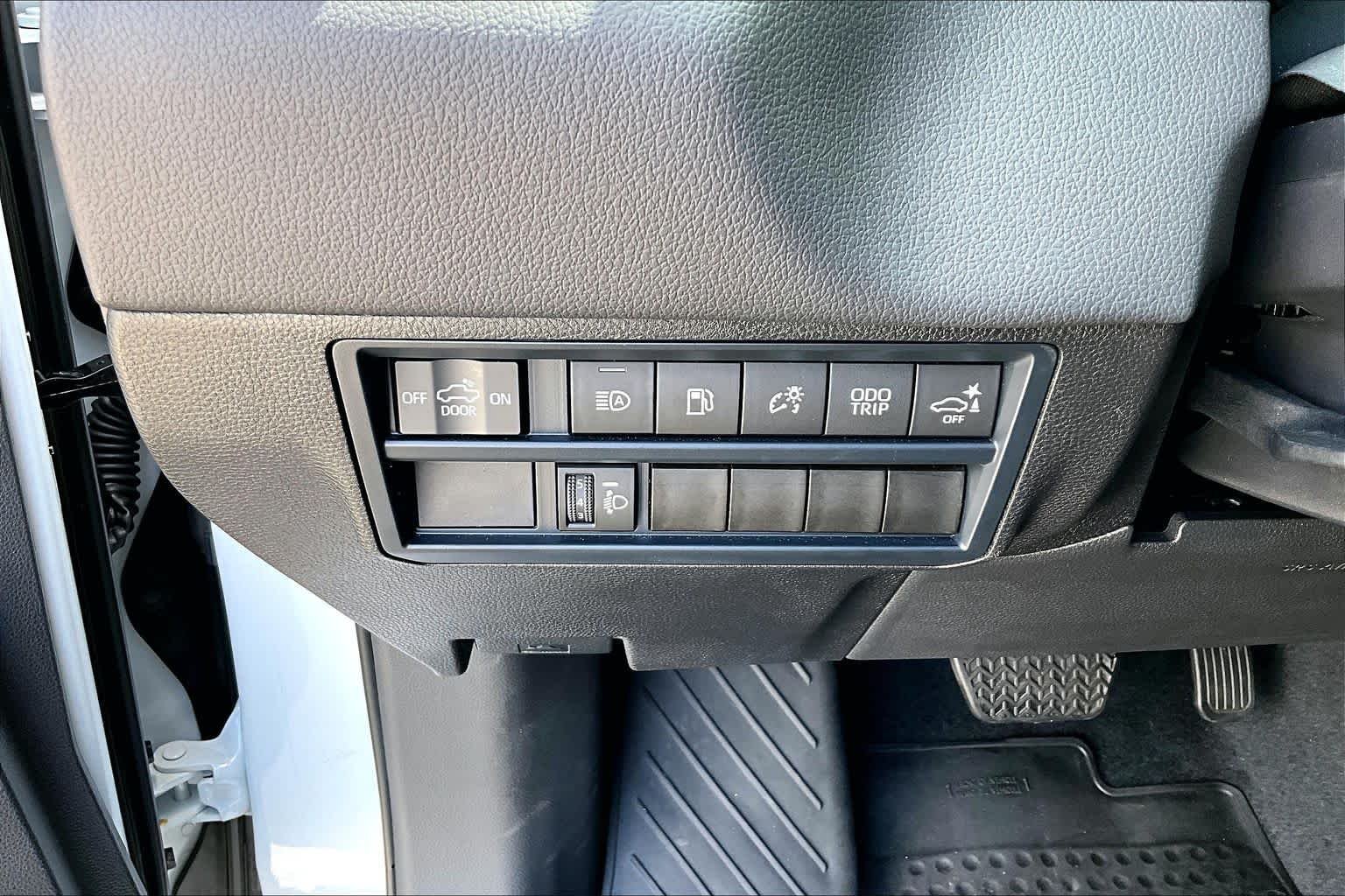 Used 2025 Wind Chill Pearl Toyota Limited Hybrid image 34