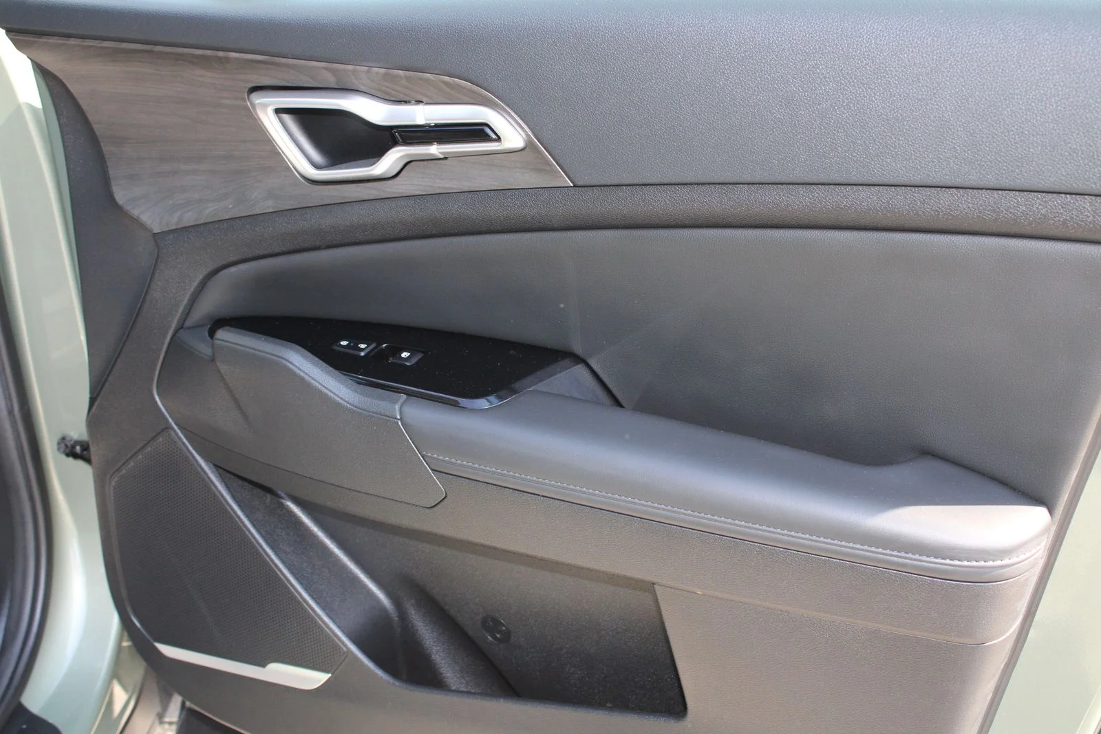 Used 2023 Green Kia X-Line image 23