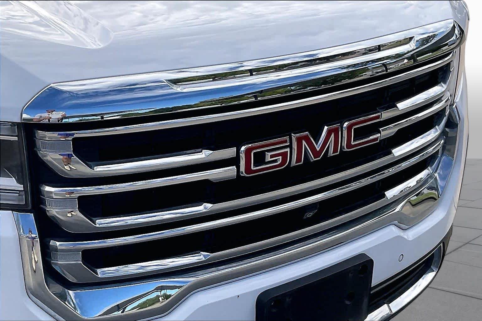 Used 2022 Summit White GMC SLT image 29