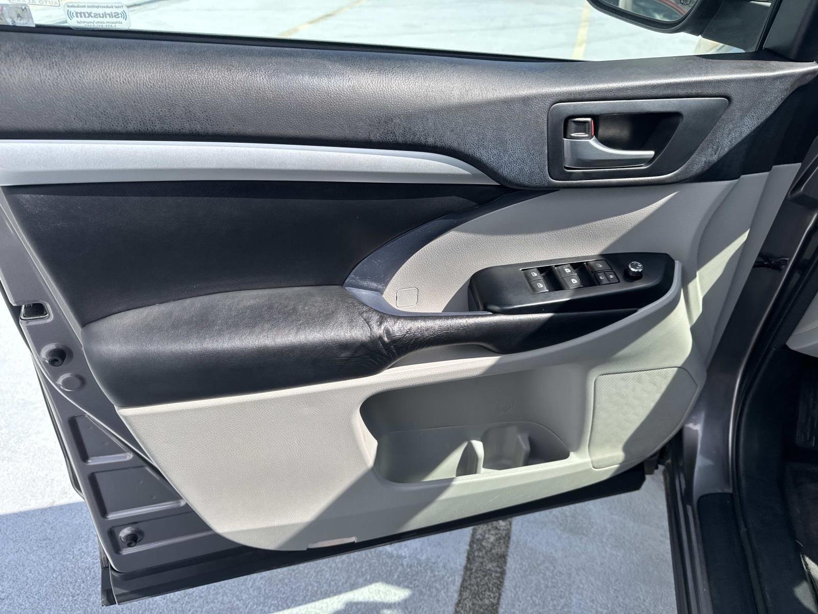 Used 2015 Predawn Gray Mica Toyota XLE image 19