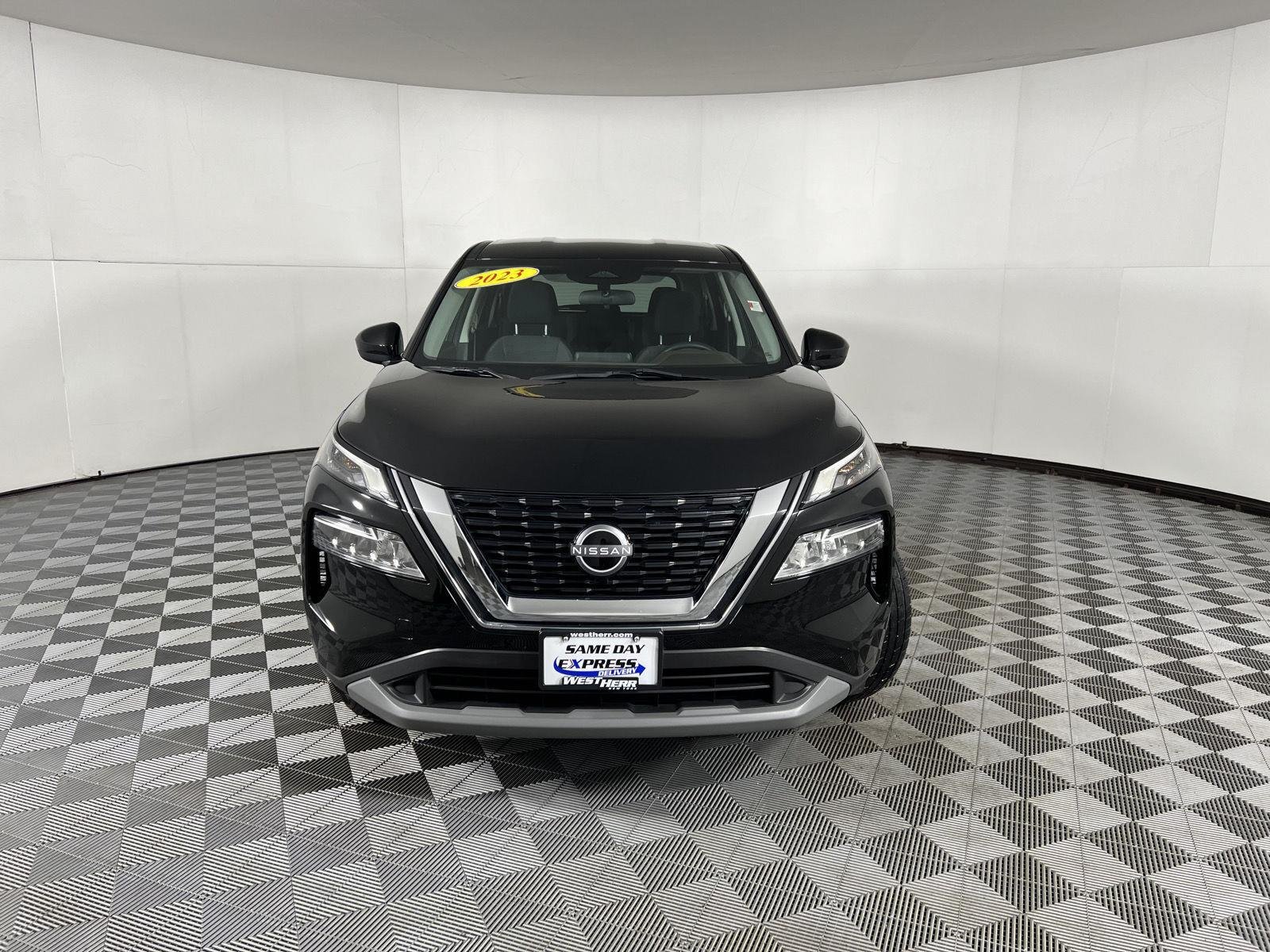 Used 2023 Super Black Nissan SV image 2