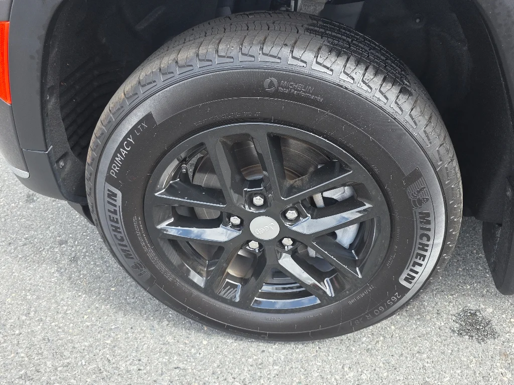 Used 2026 Baltic Grey Metallic Clear Coat Jeep Laredo image 37