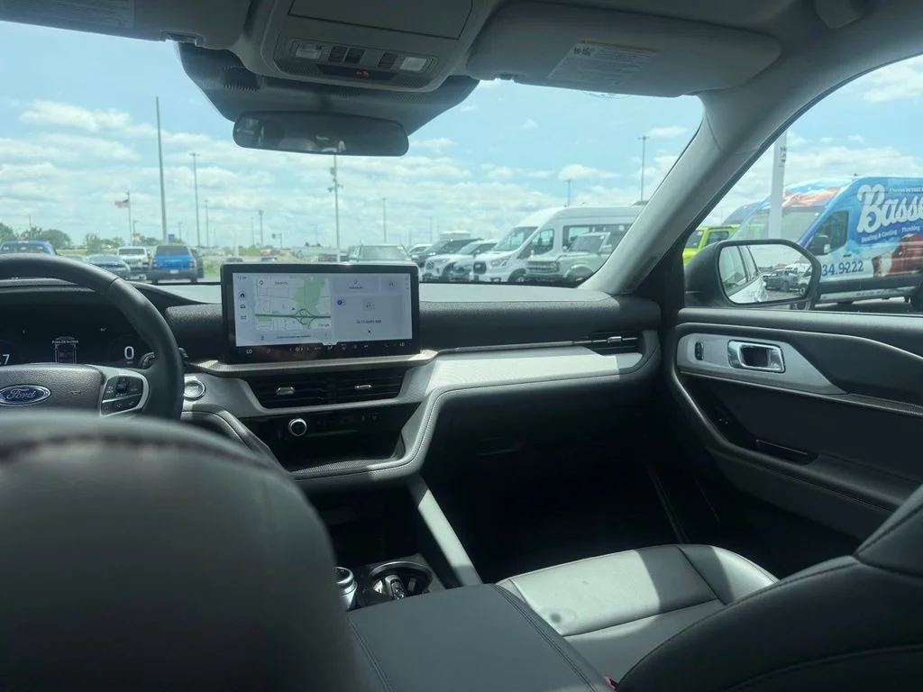 New 2026 Space White Metallic Ford Active image 47
