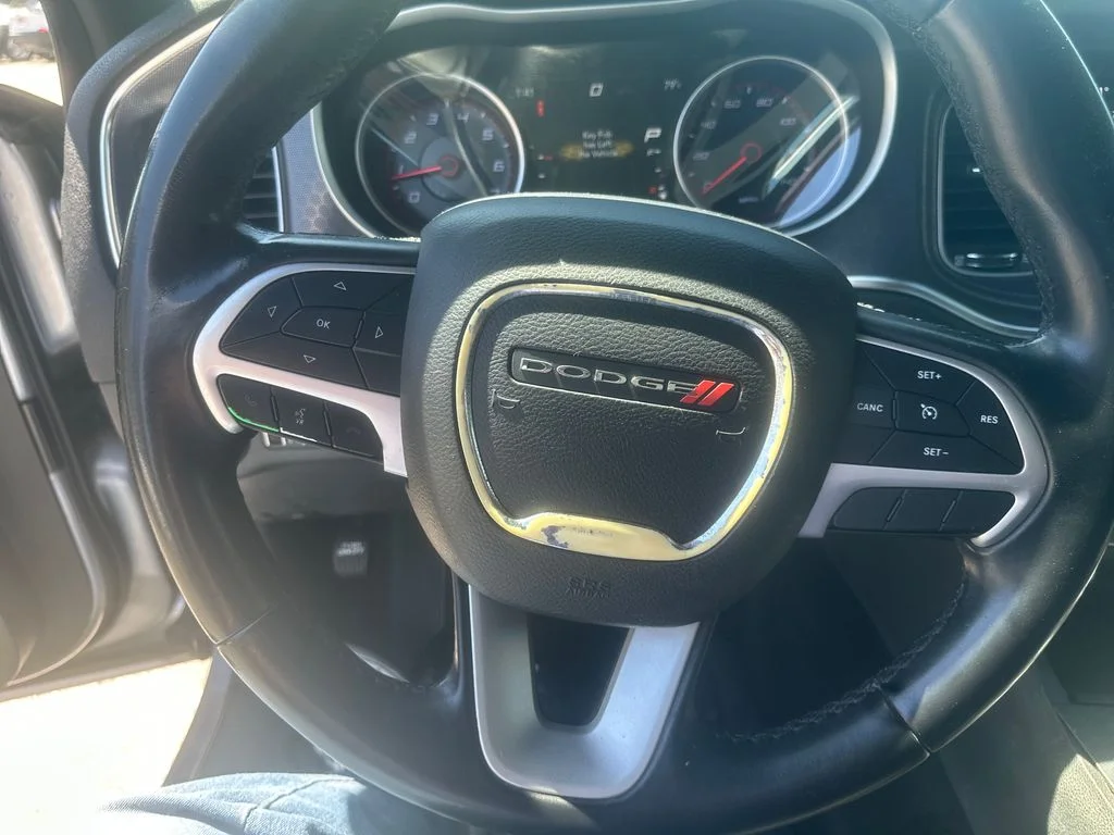 Used 2018 Silver Dodge V6 image 16