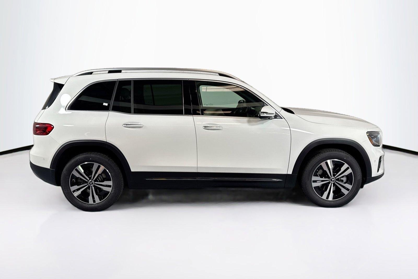 New 2026 Polar White Mercedes-Benz GLB 250 image 4