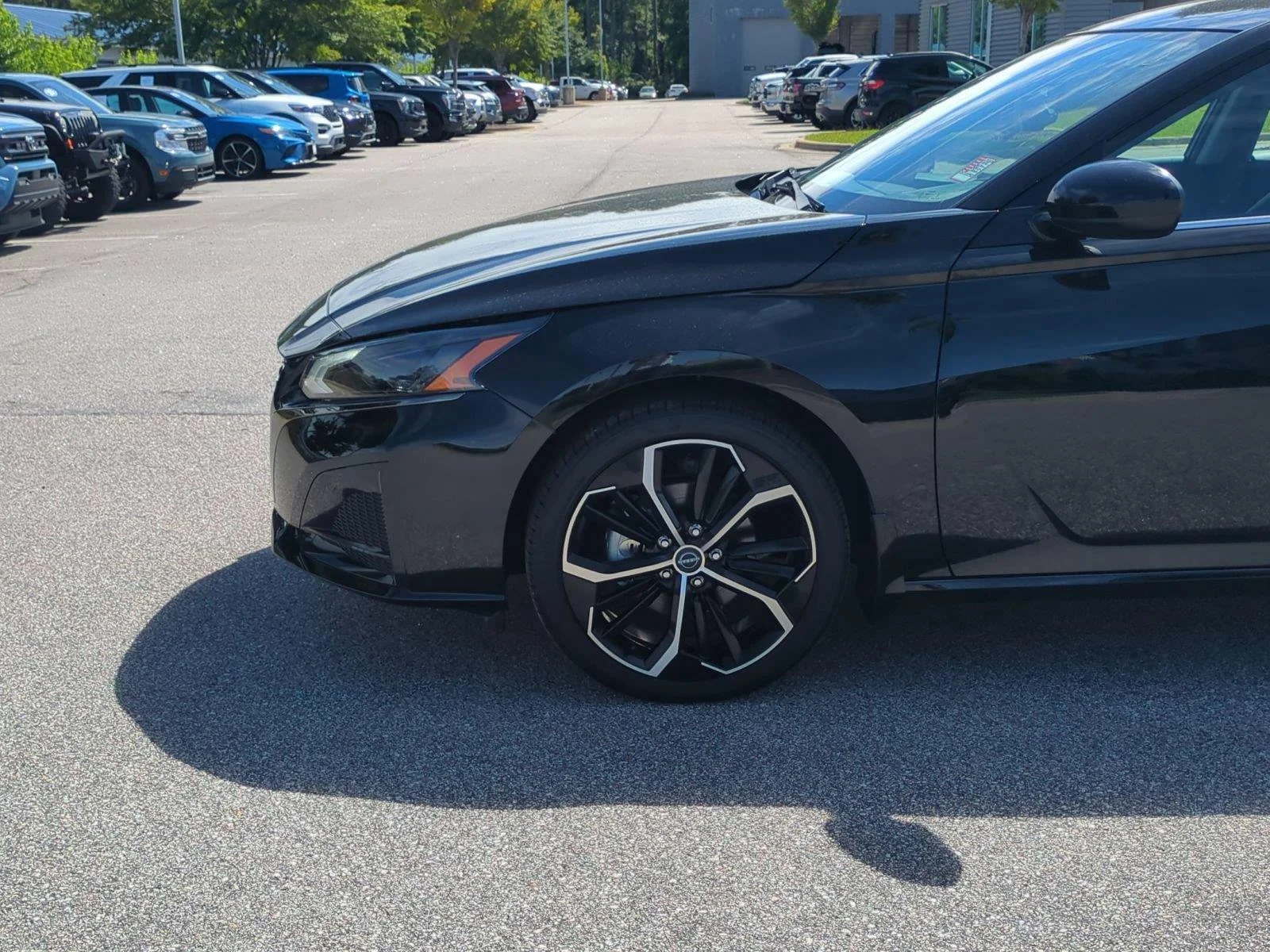Used 2025 Super Black Nissan SR image 10