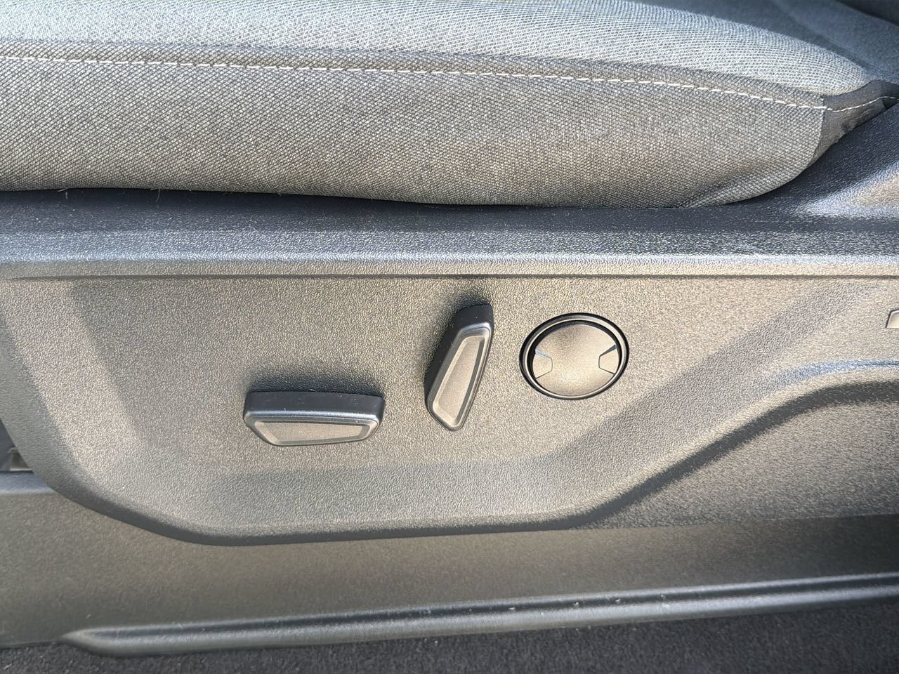 Used 2023 Silver Metallic Ford XLT image 18