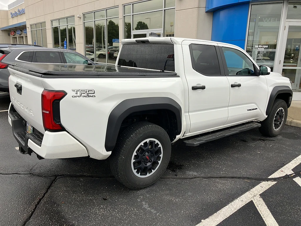 2024 Toyota Tacoma 4WD TRD Off-Road, photo 5 of 6