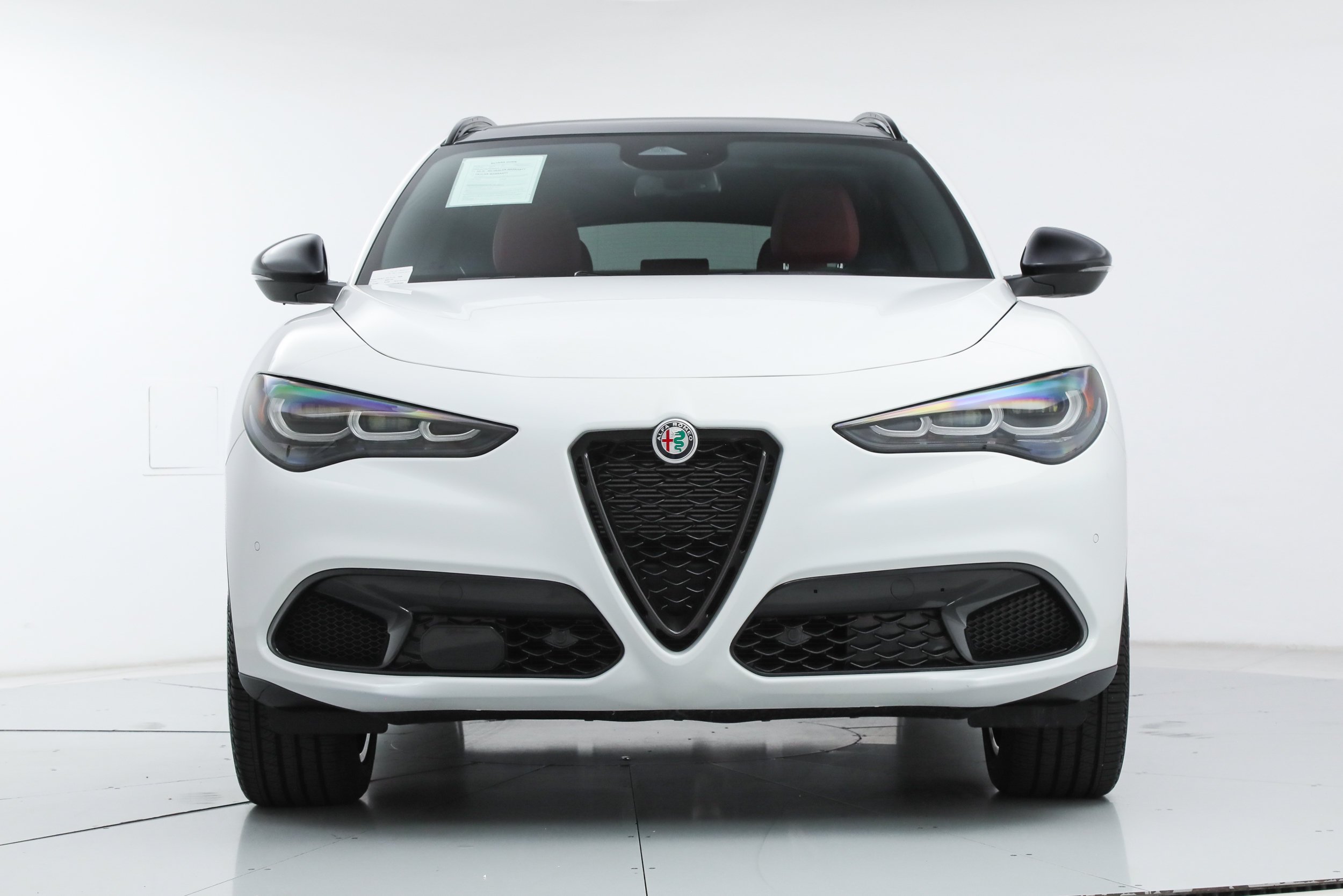 New 2025 Milano White Exterior Paint Alfa Romeo  image 8