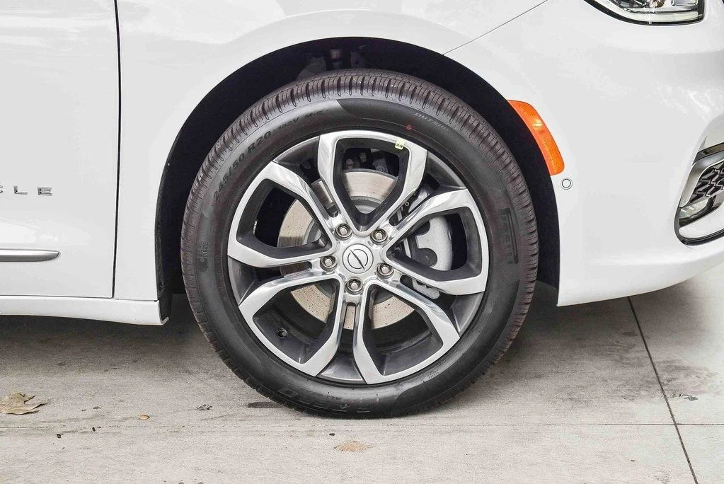 New 2026 Bright White Clear-Coat Exterior Paint Chrysler Pinnacle image 10