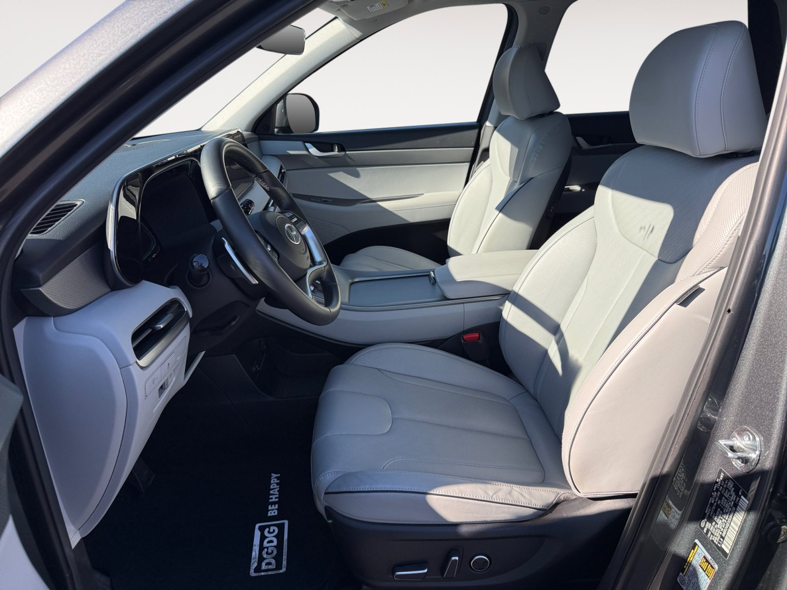 Used 2025 Graphite Hyundai SEL image 10