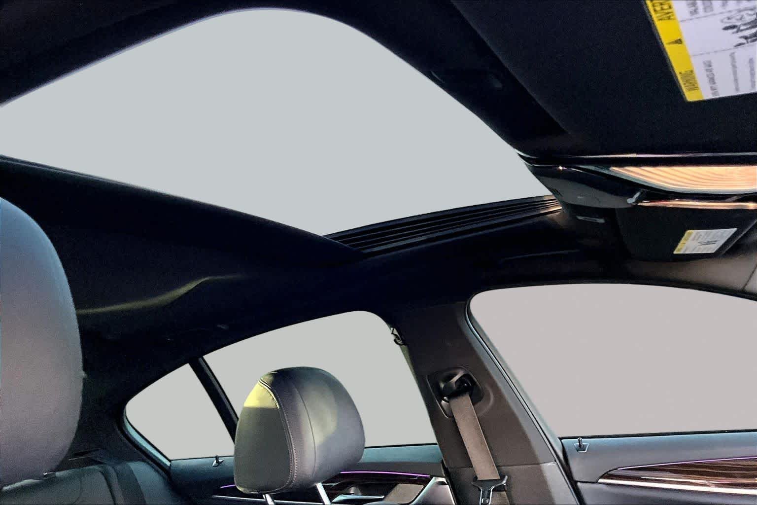 Used 2022 Black Sapphire Metallic BMW 540i image 13